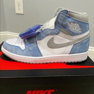 Jordan 1 hyper Royal